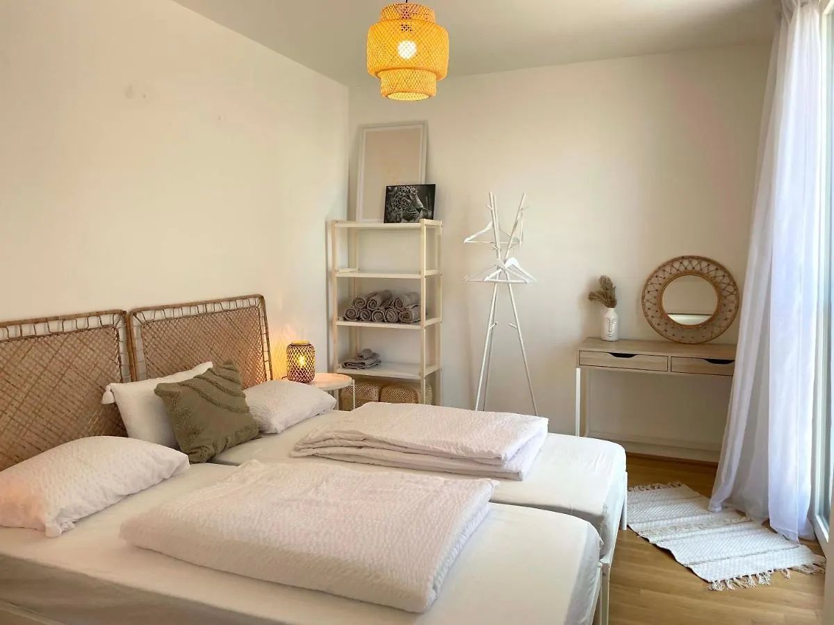 Urban Oasis: Stylische Wohnung Вена 0*,  Австрия